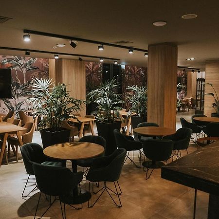 Howard Johnson Plaza La Ribera レシステンシア エクステリア 写真