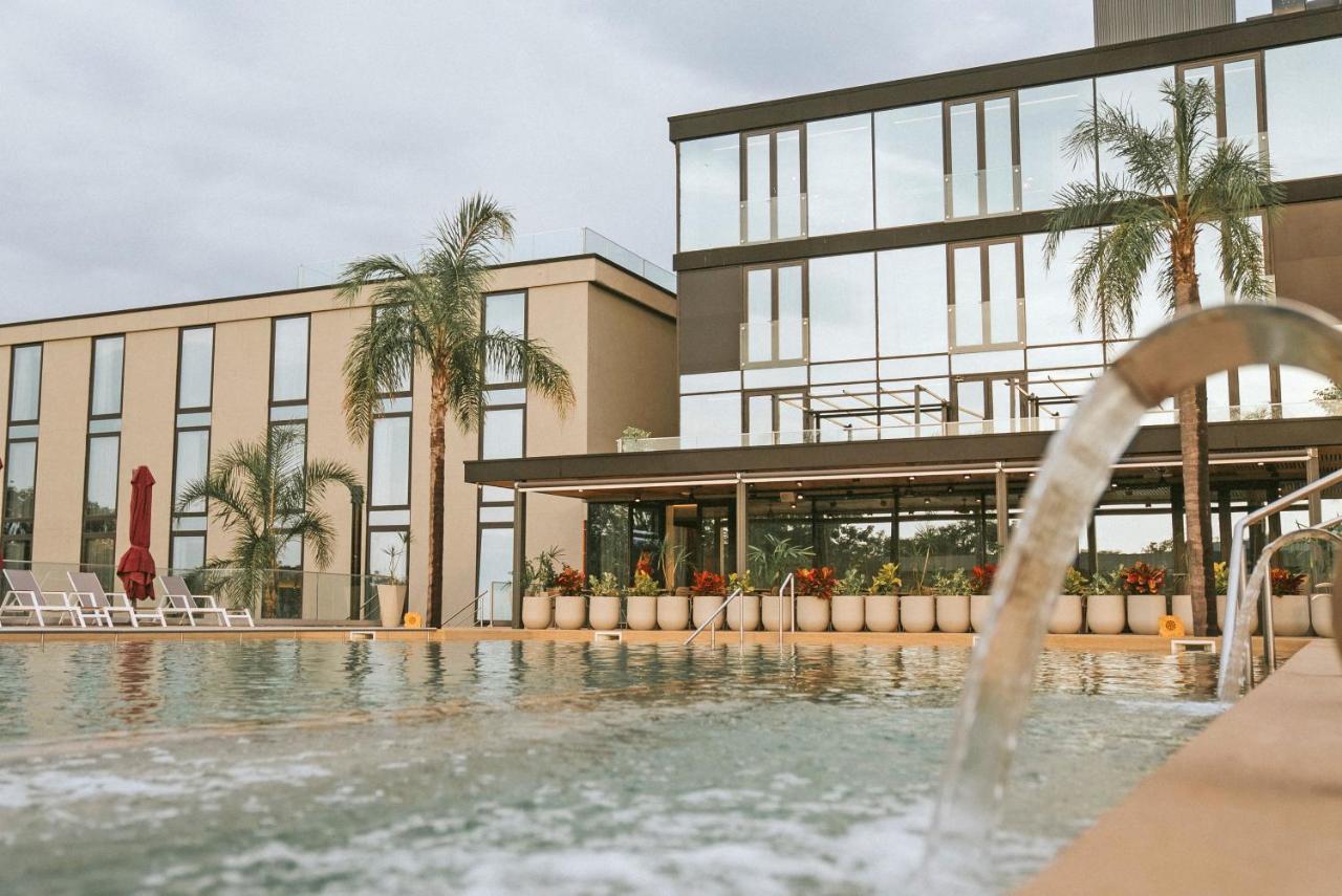 Howard Johnson Plaza La Ribera レシステンシア エクステリア 写真