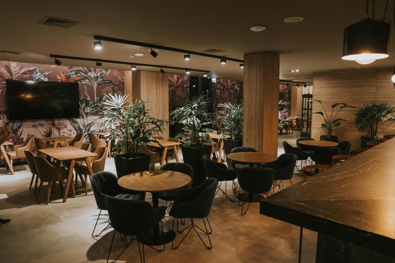 Howard Johnson Plaza La Ribera レシステンシア エクステリア 写真