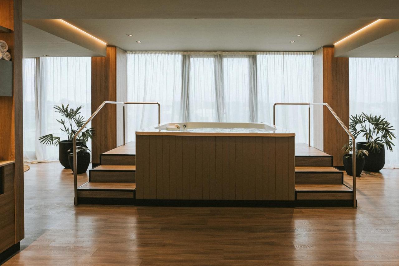 Howard Johnson Plaza La Ribera レシステンシア エクステリア 写真