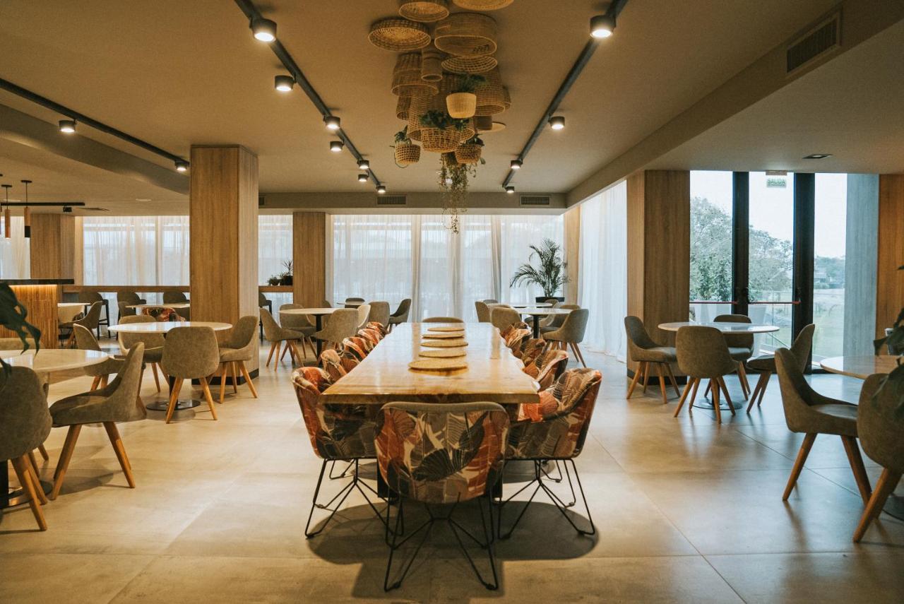 Howard Johnson Plaza La Ribera レシステンシア エクステリア 写真
