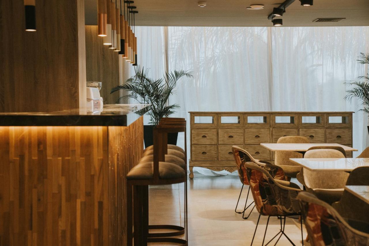 Howard Johnson Plaza La Ribera レシステンシア エクステリア 写真