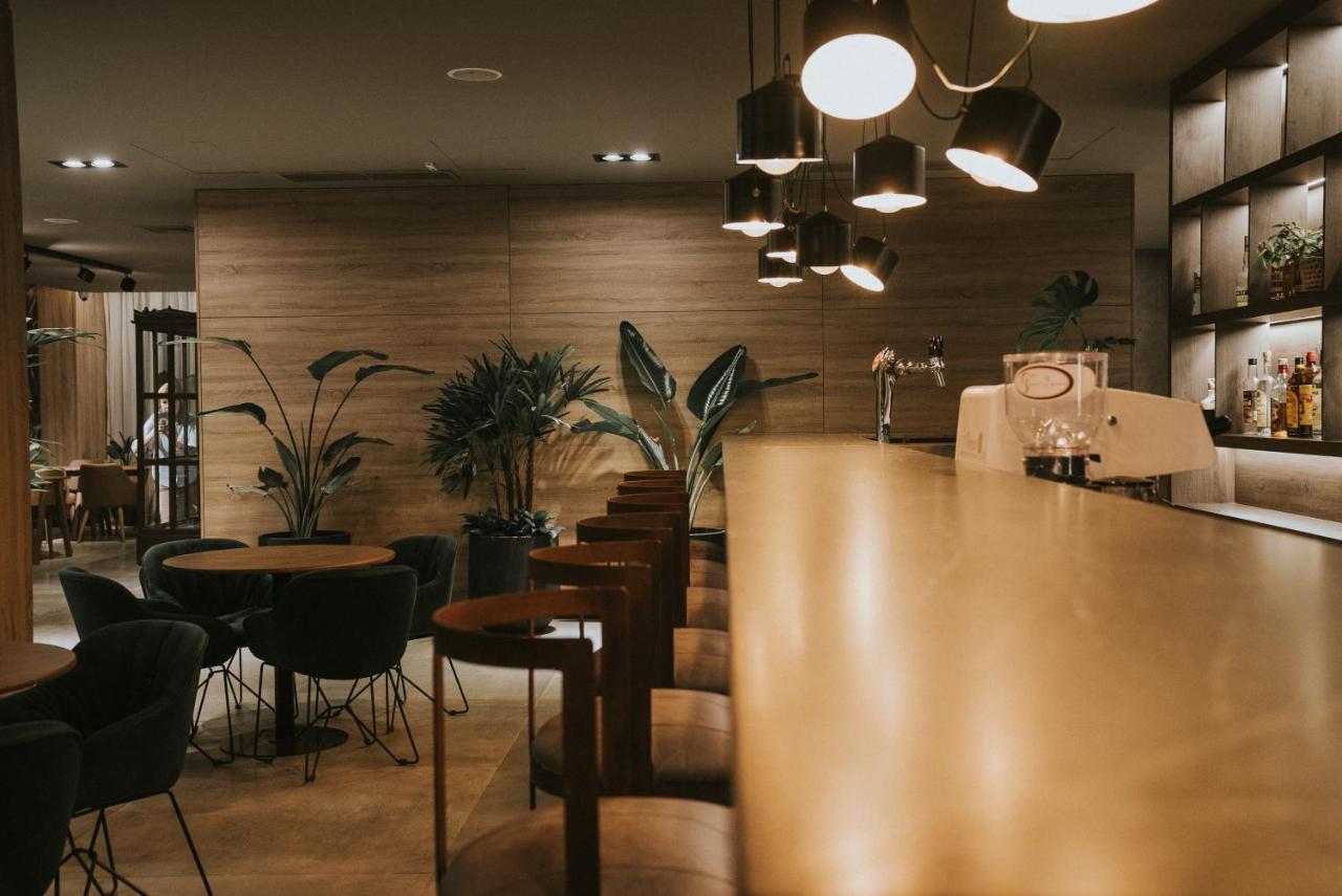Howard Johnson Plaza La Ribera レシステンシア エクステリア 写真