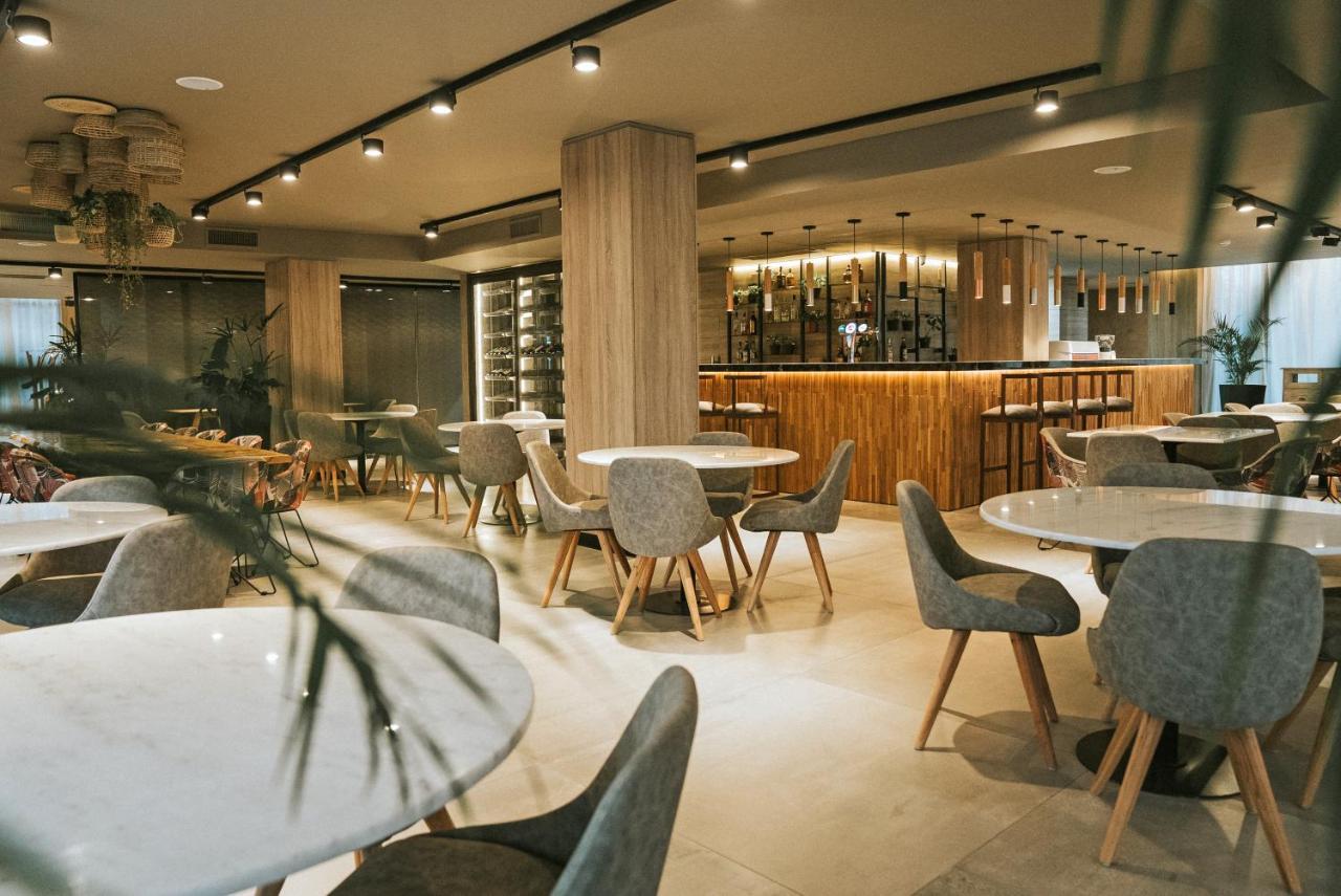 Howard Johnson Plaza La Ribera レシステンシア エクステリア 写真