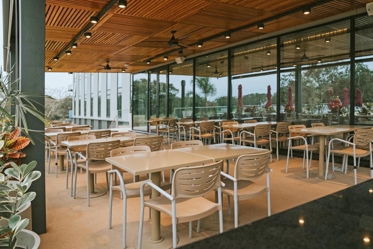 Howard Johnson Plaza La Ribera レシステンシア エクステリア 写真