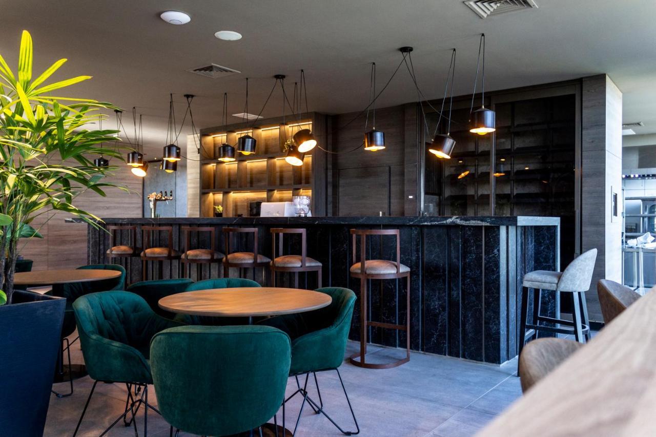Howard Johnson Plaza La Ribera レシステンシア エクステリア 写真